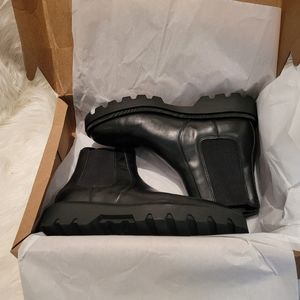 ZARA MEN LEATHER CHELSEA BOOTS SIZE 40, NEW.